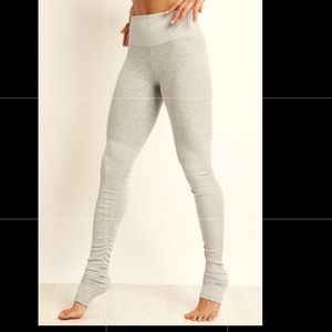 Alo yoga alosoft leggings in medium